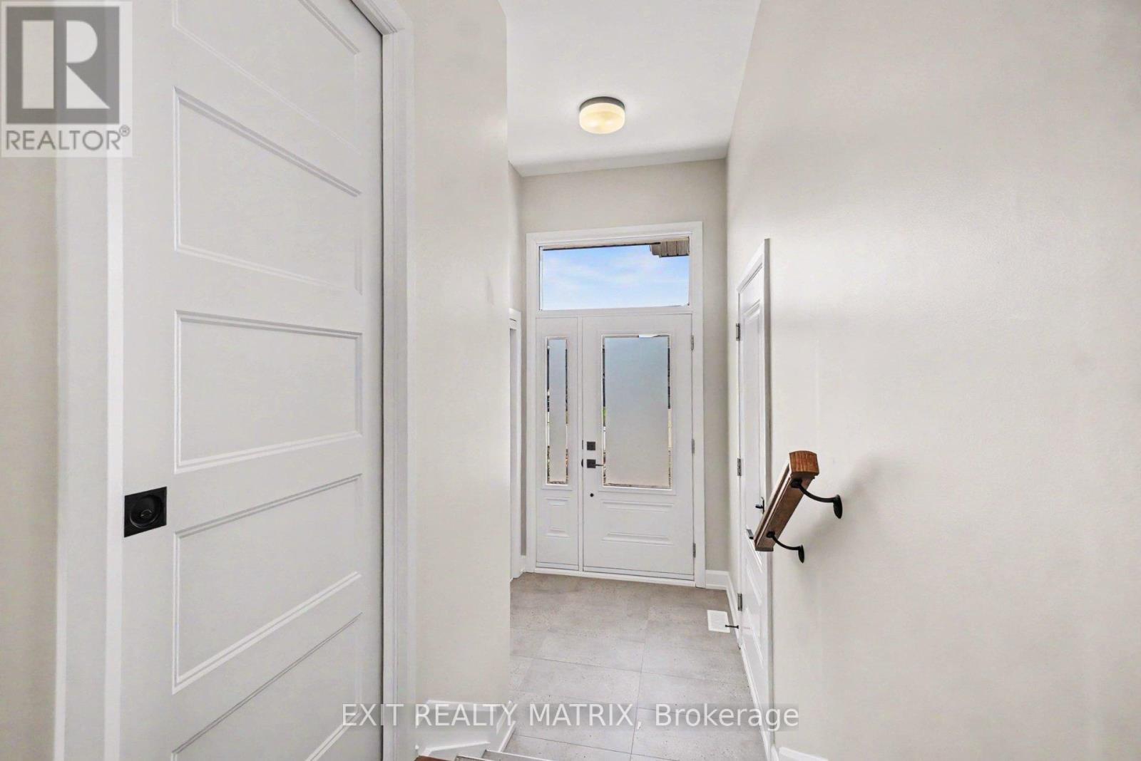 537 REGINA STREET - 2