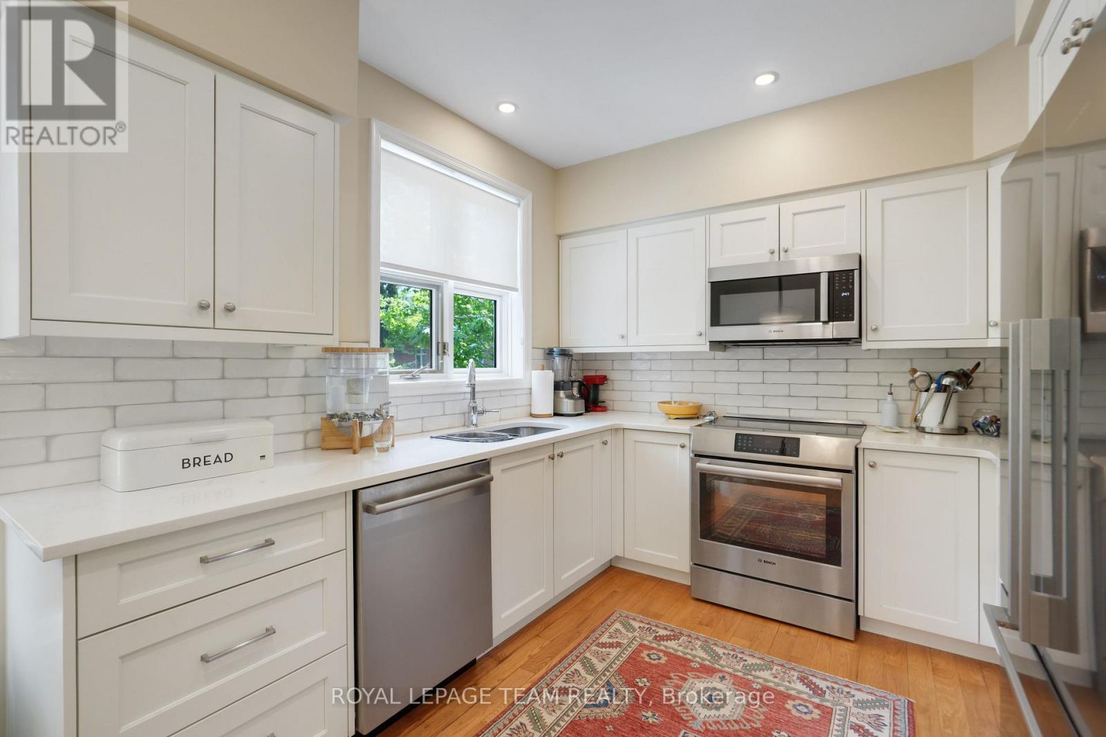 13 OAK PARK PRIVATE - 16