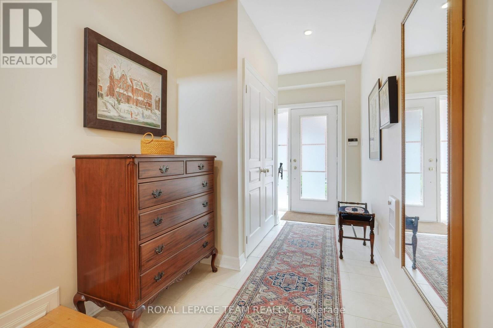 MAIN FLOOR ENTRY