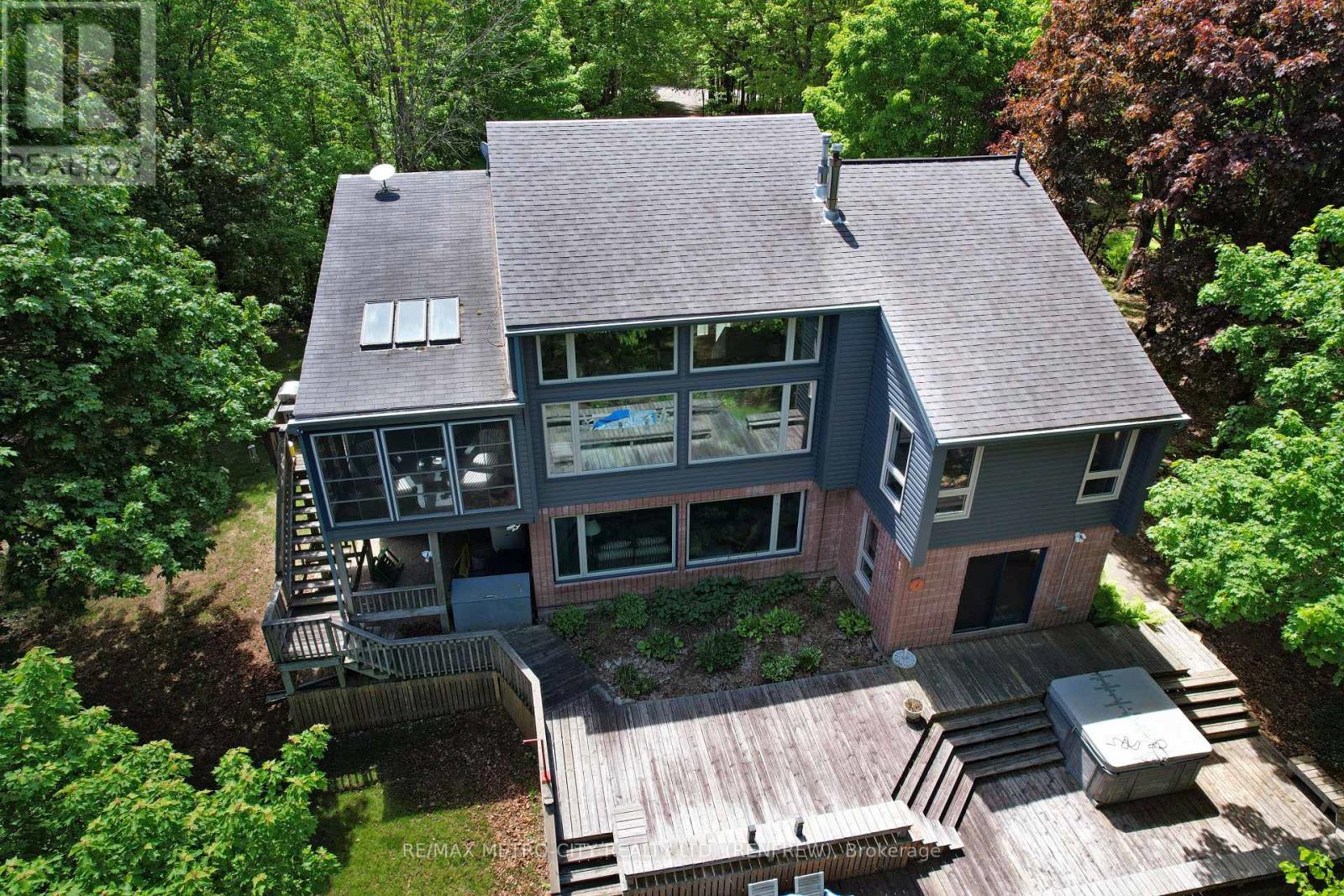110 ROSEBRUGH ROAD - 36
