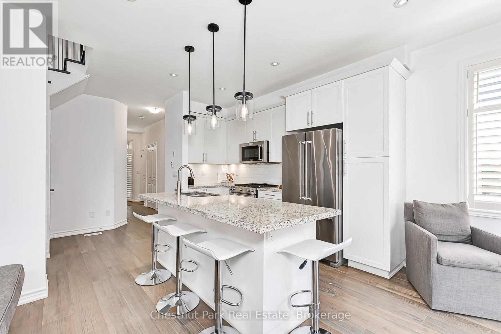 18 GREGORY AVENUE - 10
