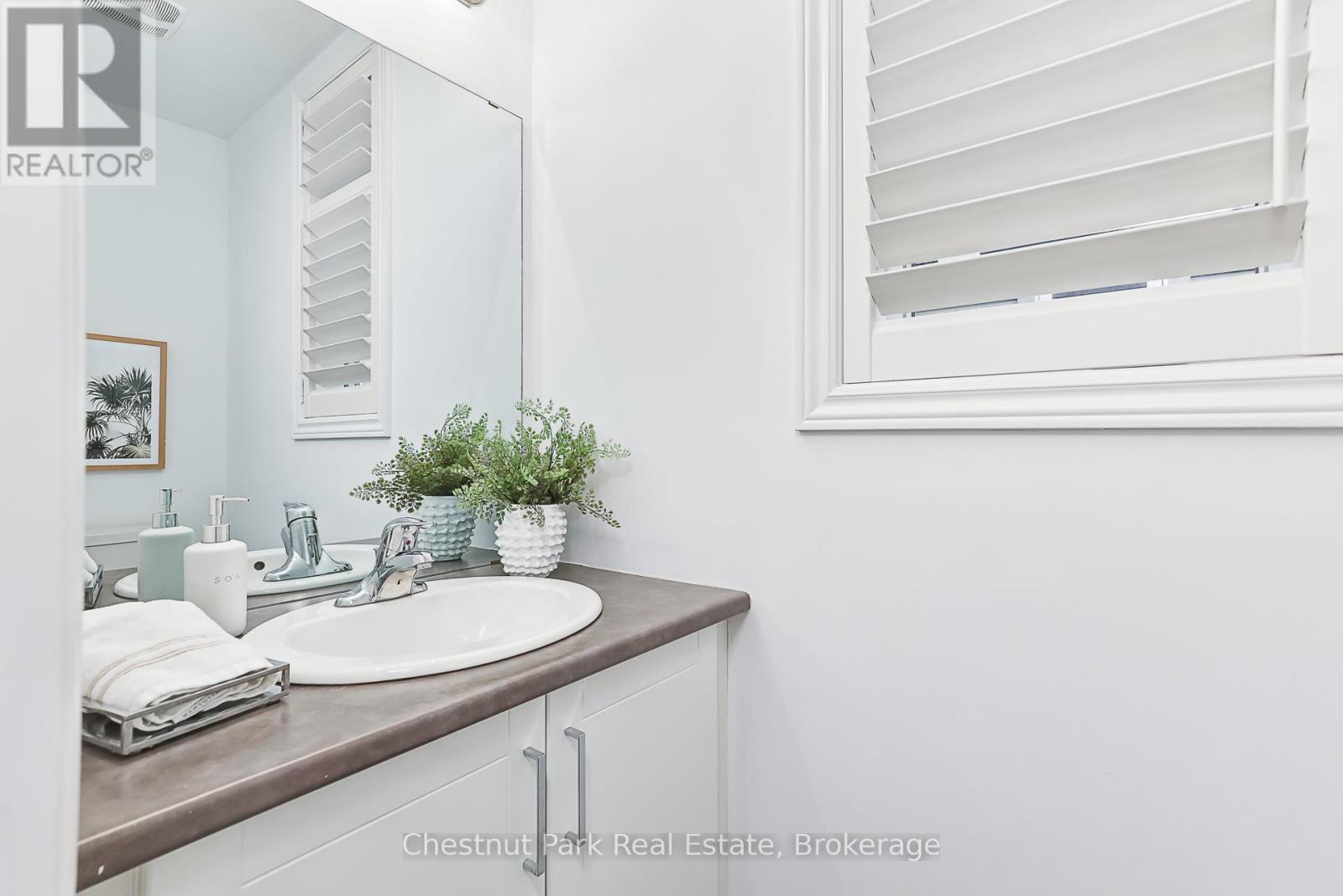 18 GREGORY AVENUE - 5