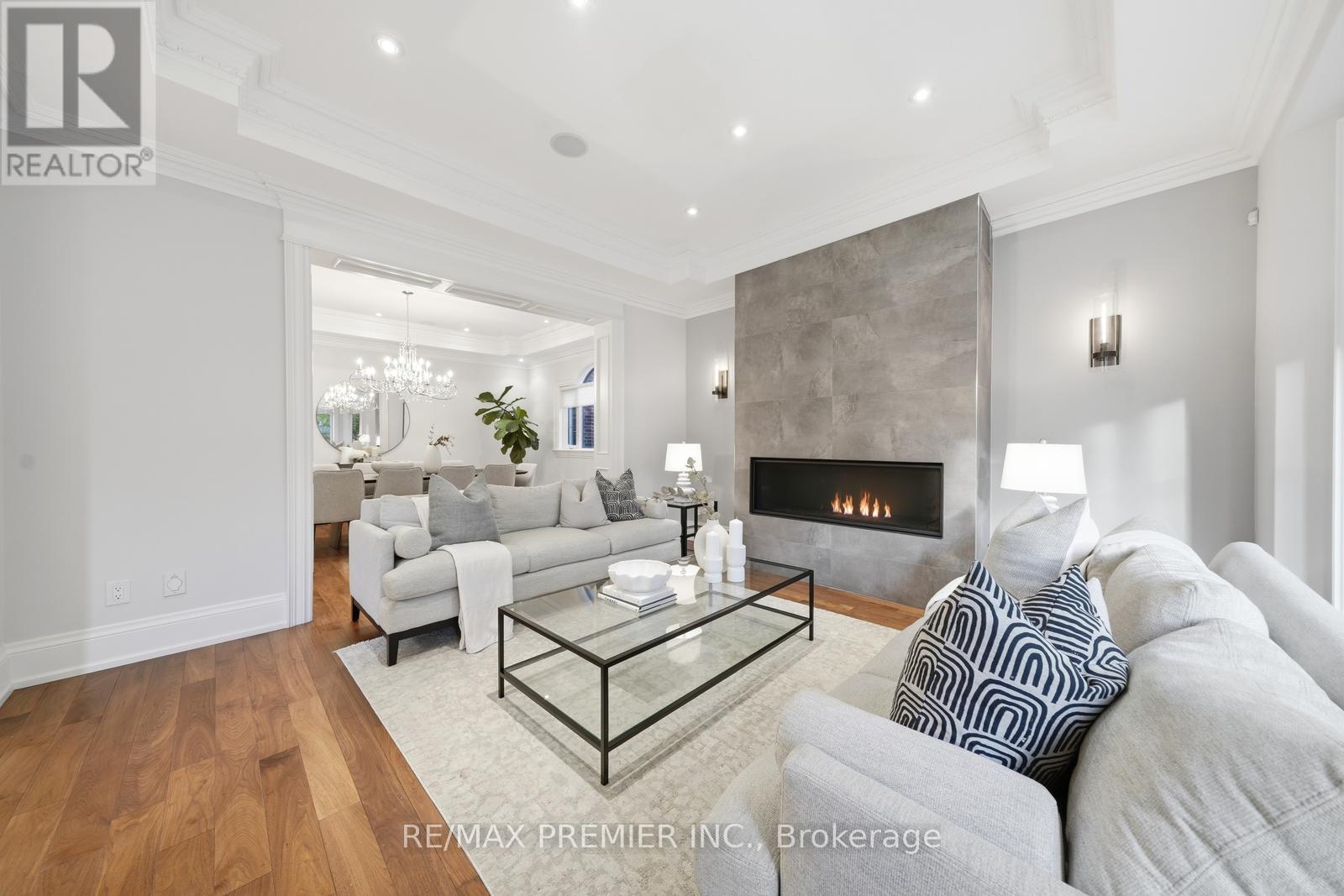 35 NORMANDALE CRESCENT - 10