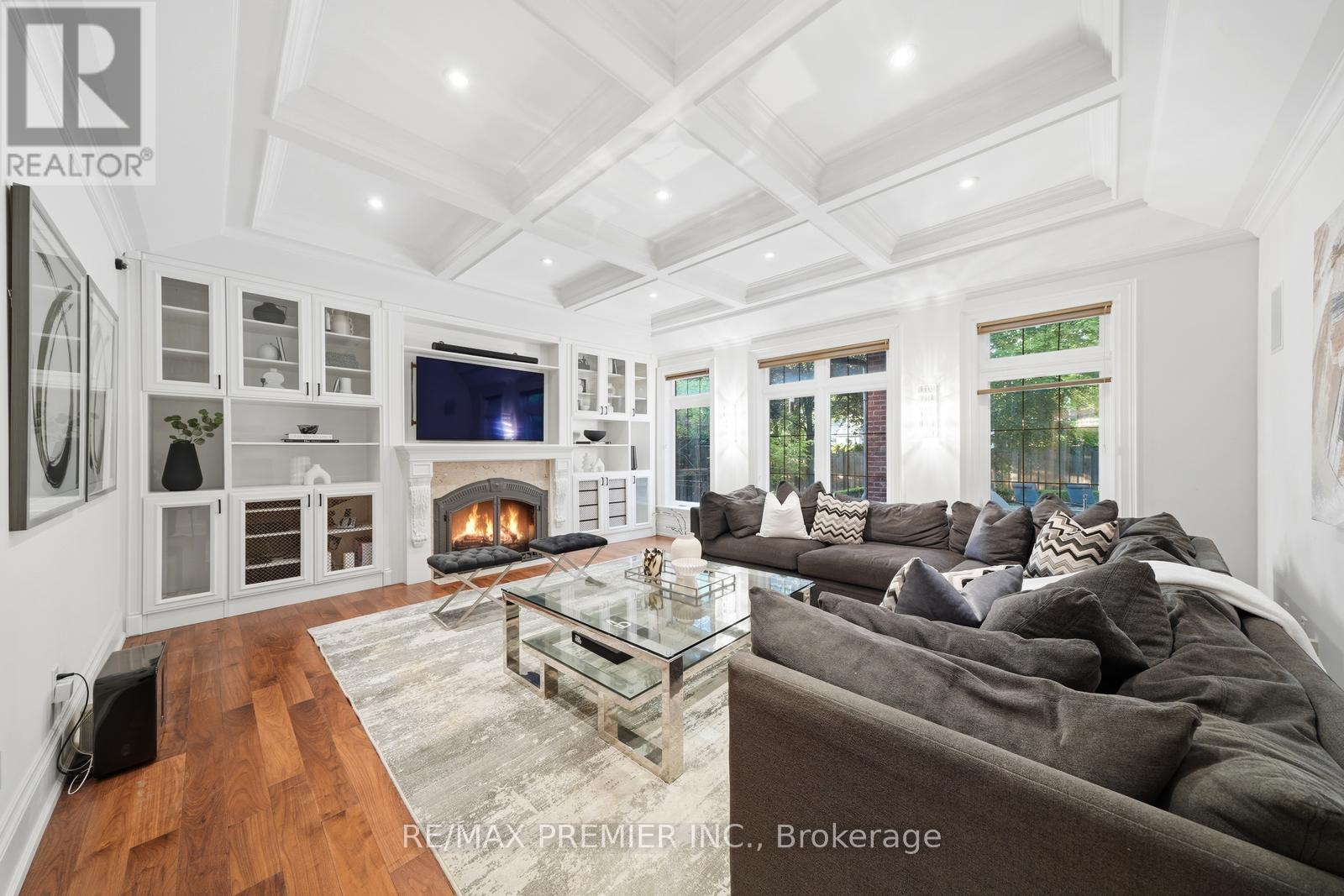 35 NORMANDALE CRESCENT - 12