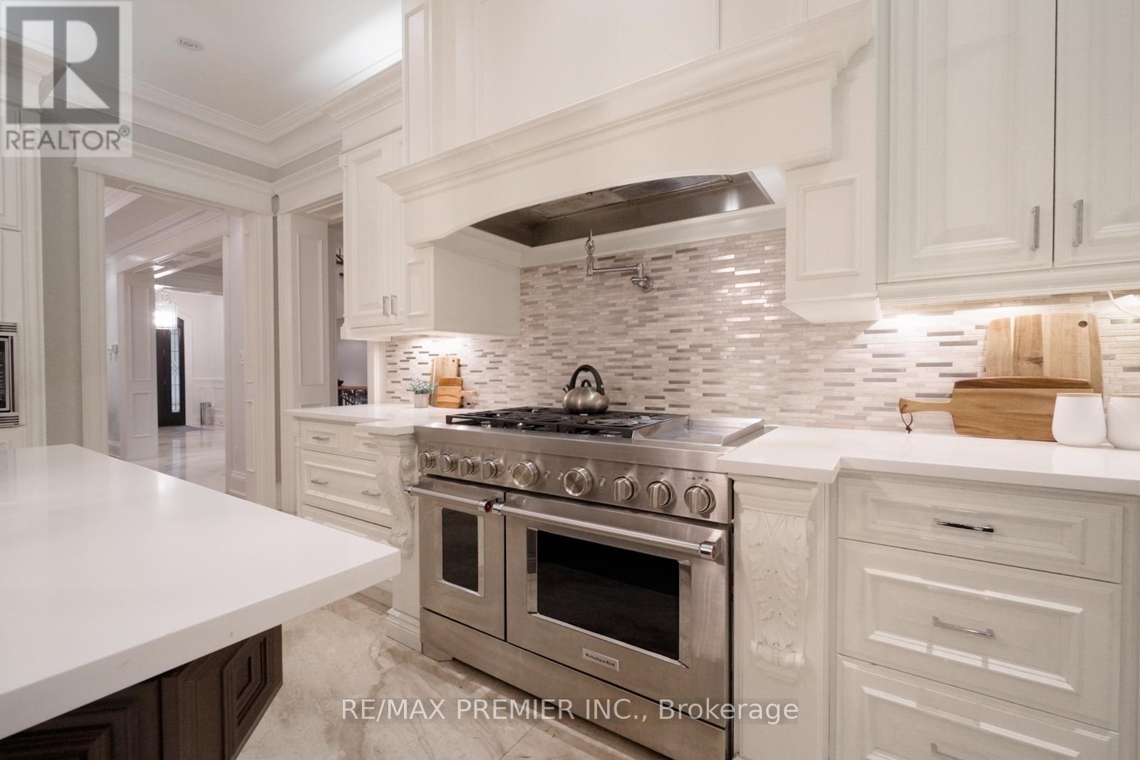35 NORMANDALE CRESCENT - 16