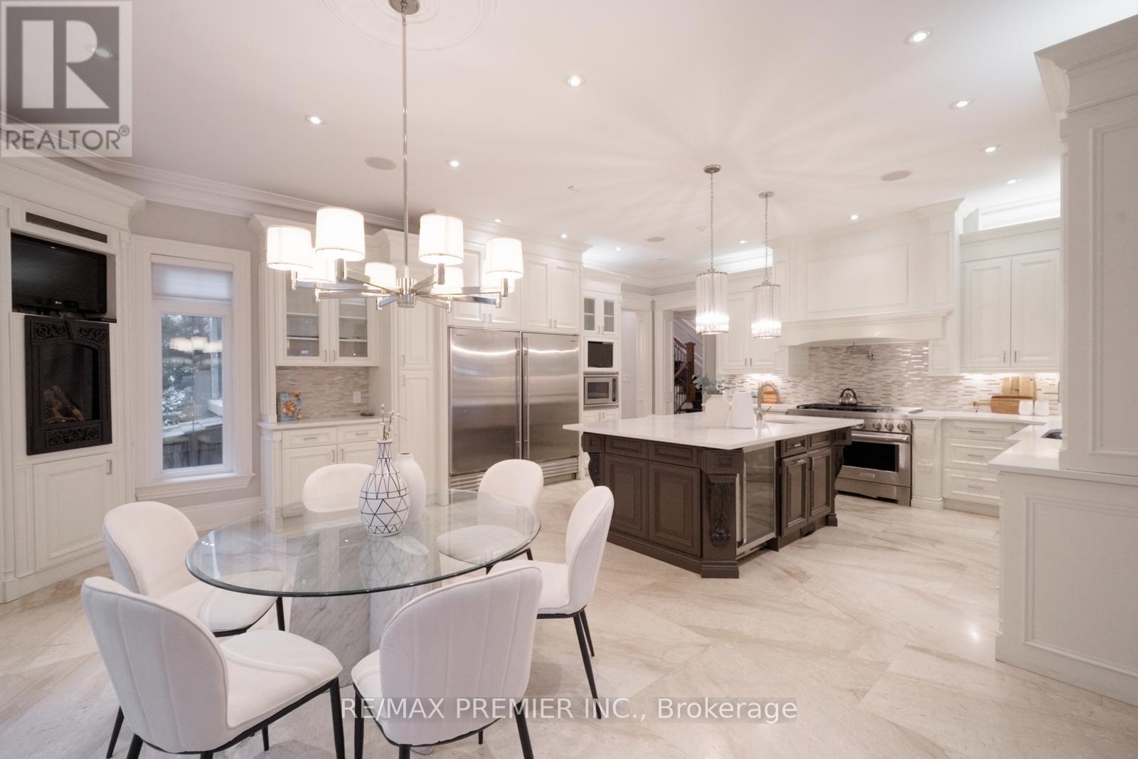 35 NORMANDALE CRESCENT - 18
