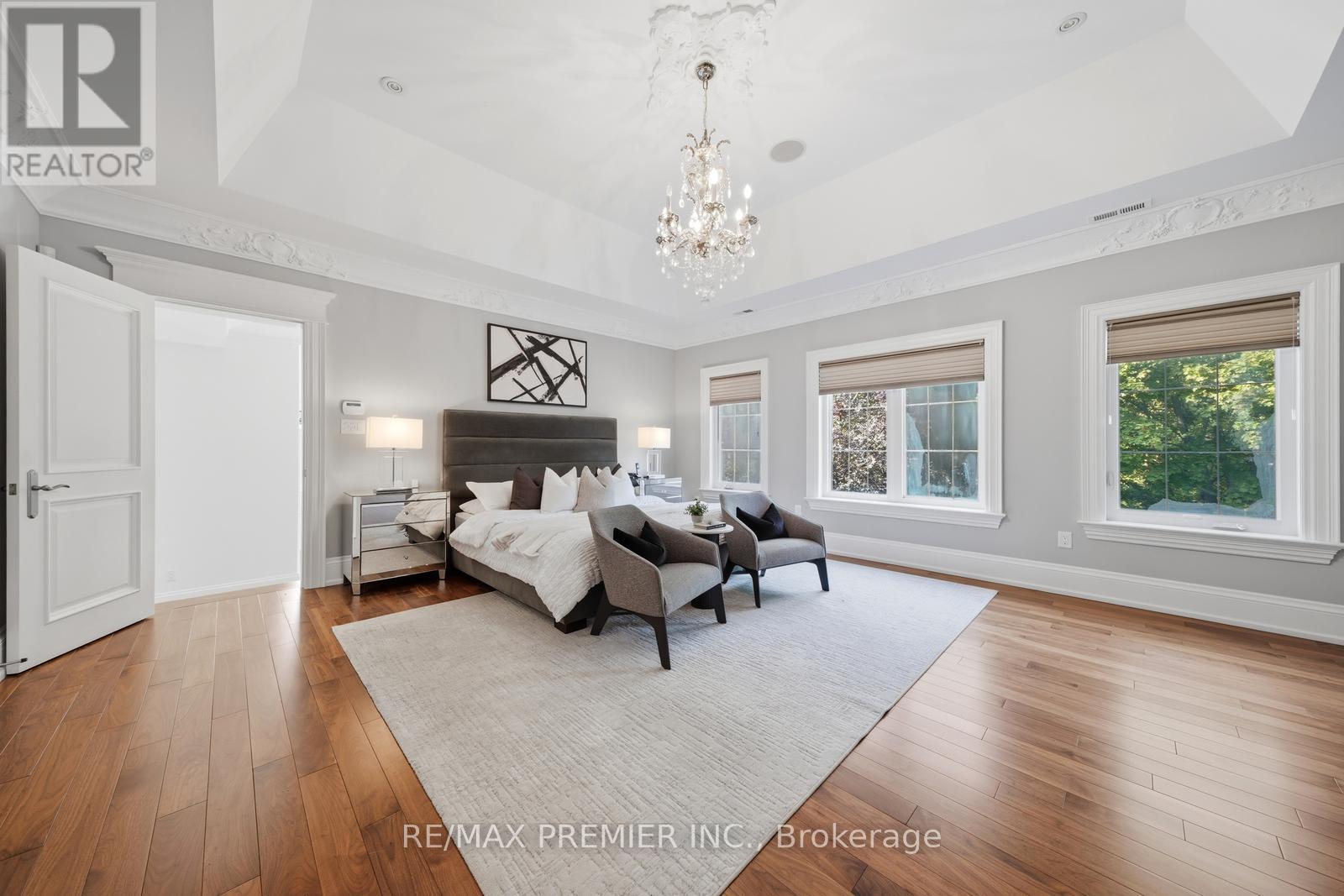 35 NORMANDALE CRESCENT - 23