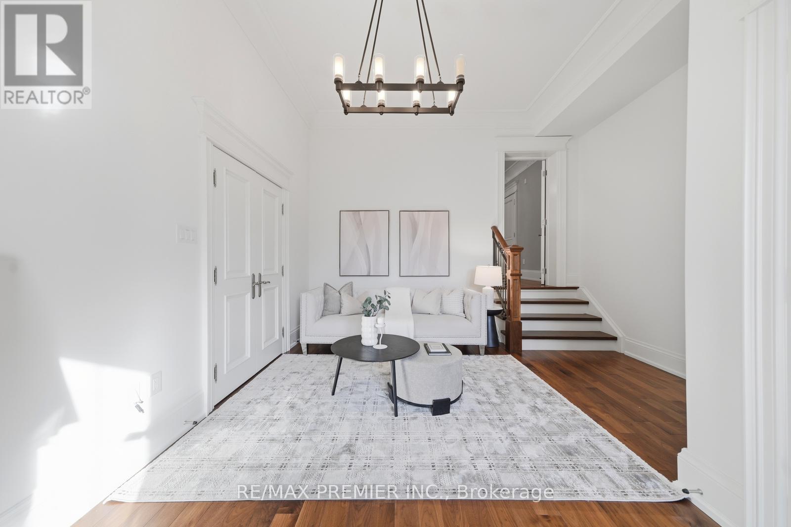 35 NORMANDALE CRESCENT - 24