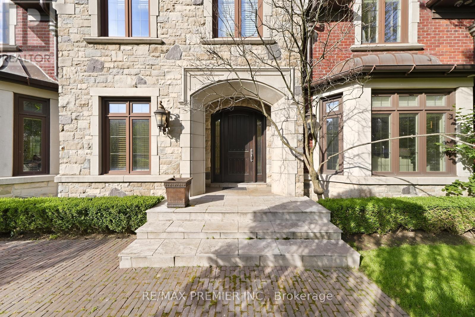 35 NORMANDALE CRESCENT - 6