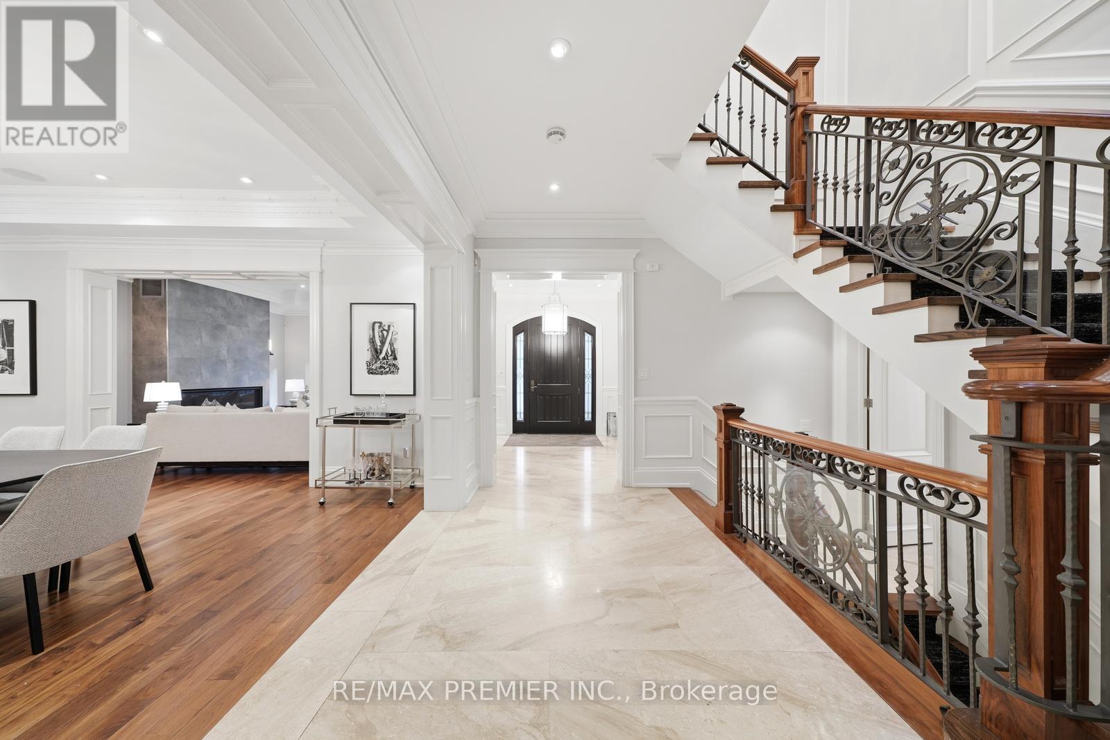 35 NORMANDALE CRESCENT - 8