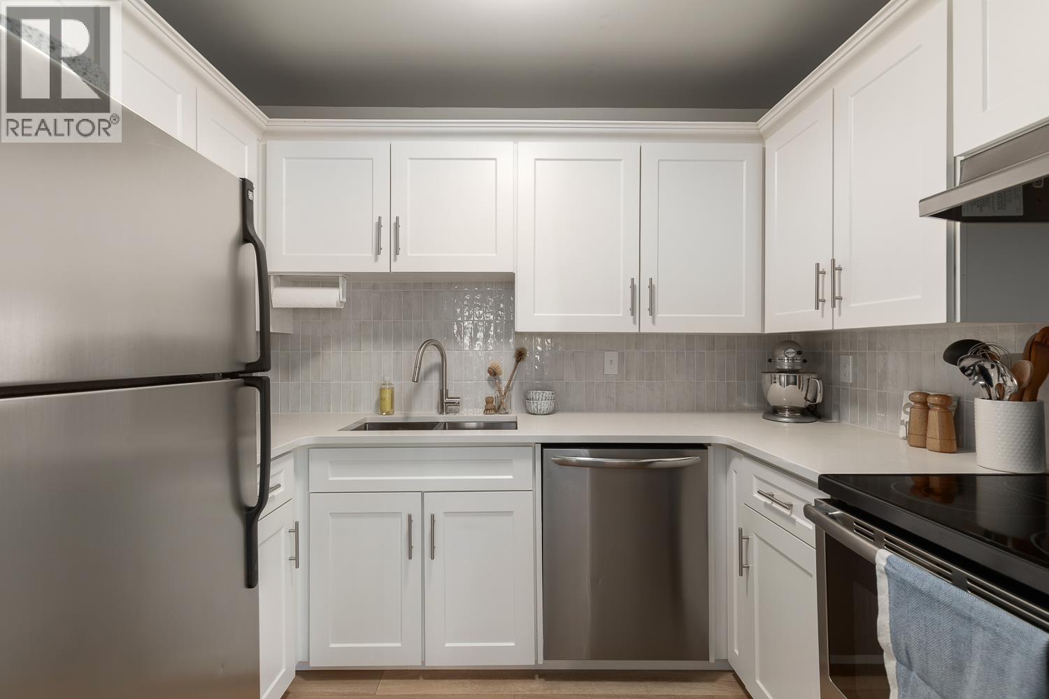 206 1260 W 10TH AVENUE, Vancouver
