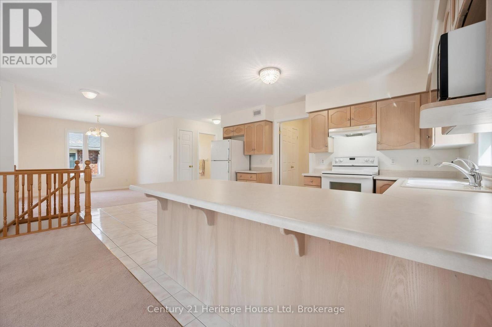 35 SHACKLETON DRIVE - 13