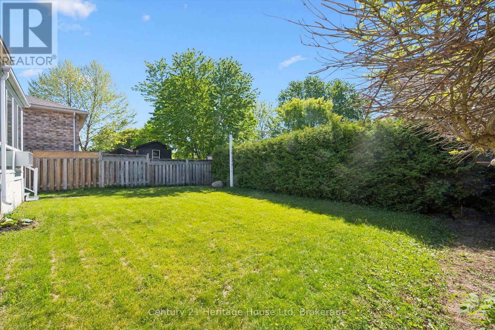 35 SHACKLETON DRIVE - 43