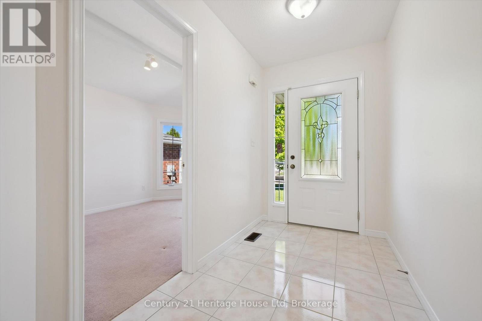 35 SHACKLETON DRIVE - 8
