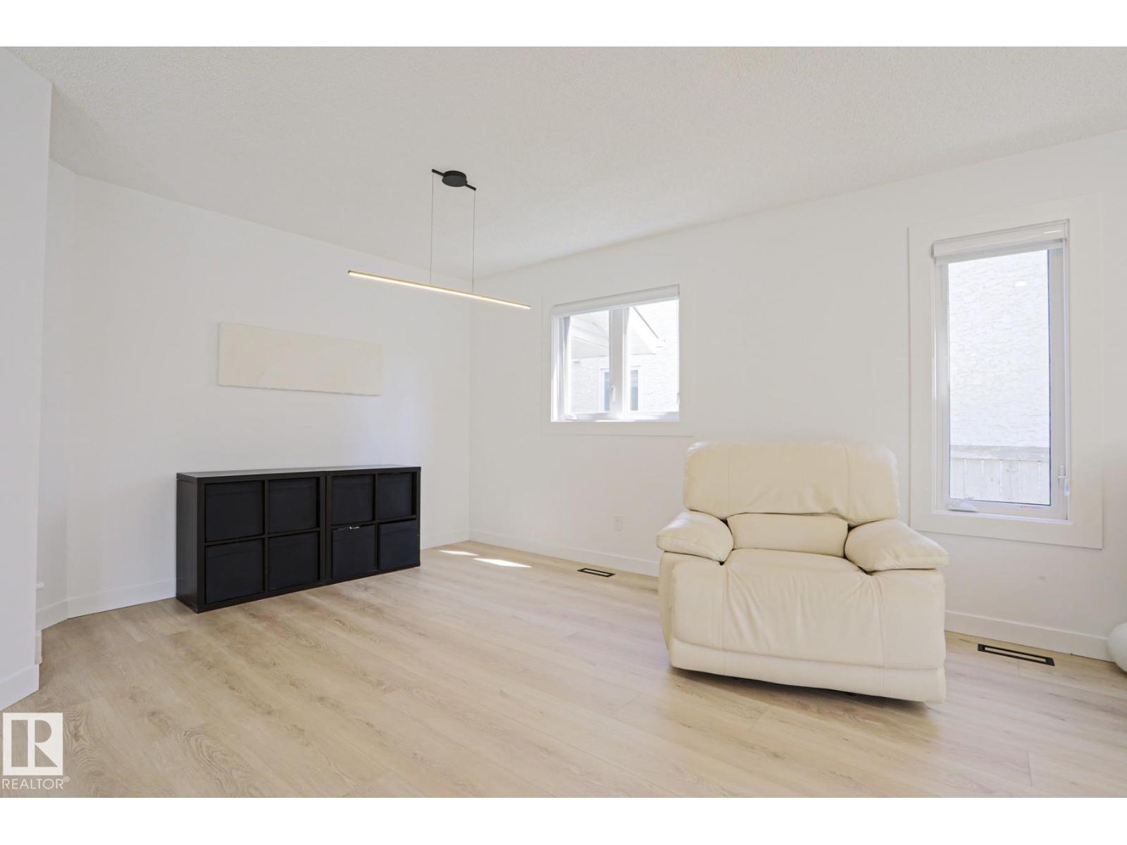 11347 10 AV NW - 14