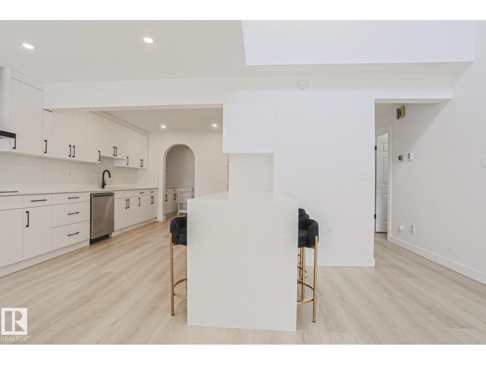11347 10 AV NW - 7