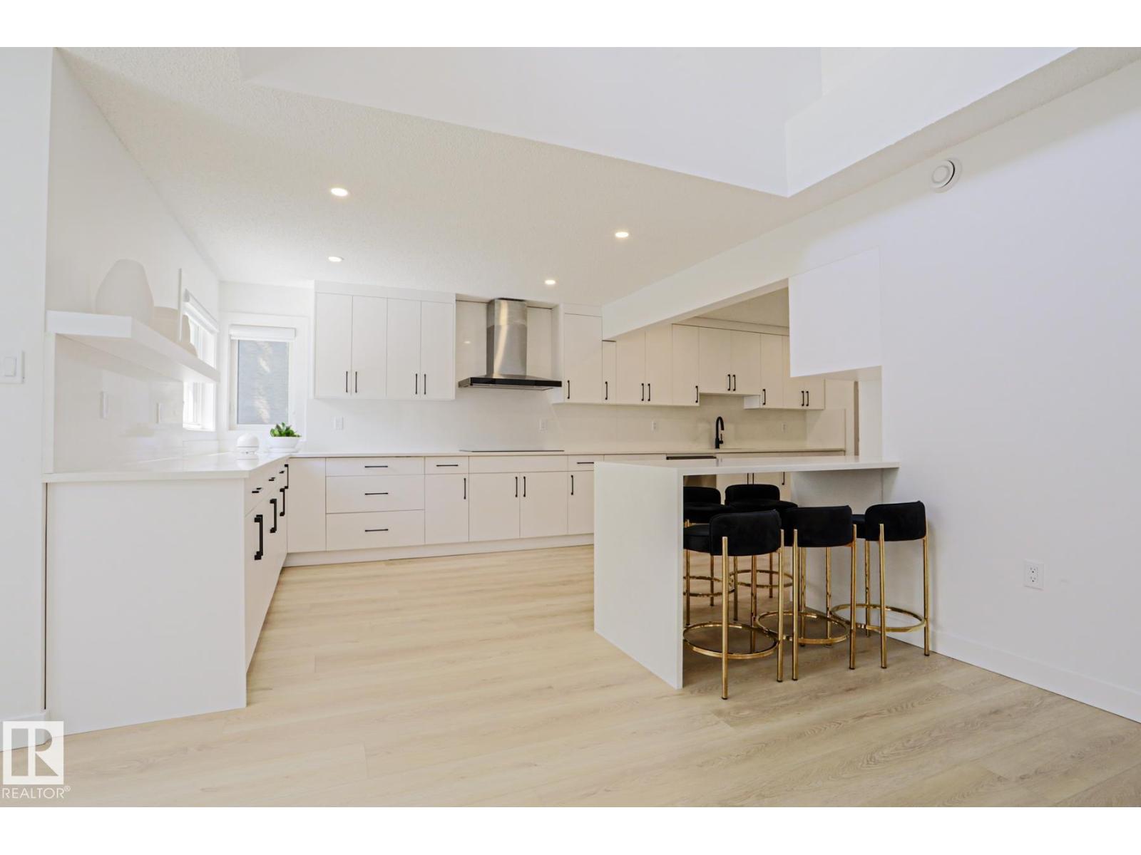 11347 10 AV NW - 6
