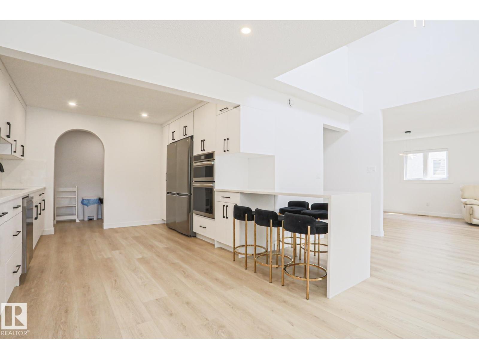 11347 10 AV NW - 8