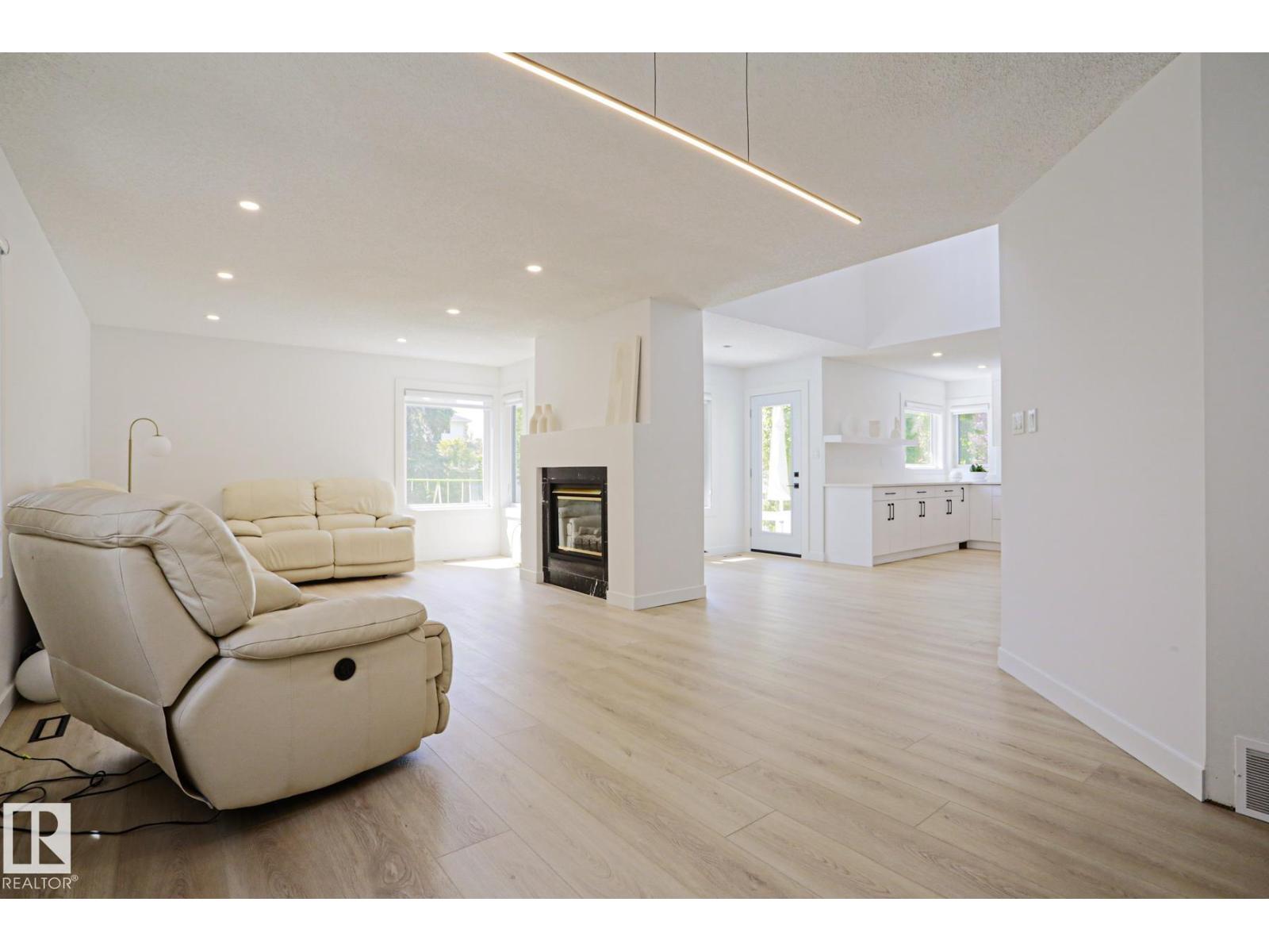 11347 10 AV NW - 12