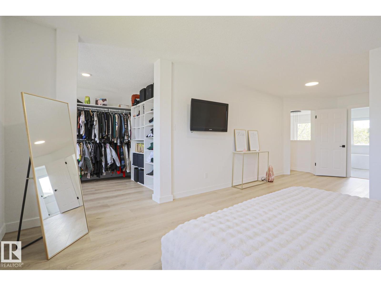 11347 10 AV NW - 19