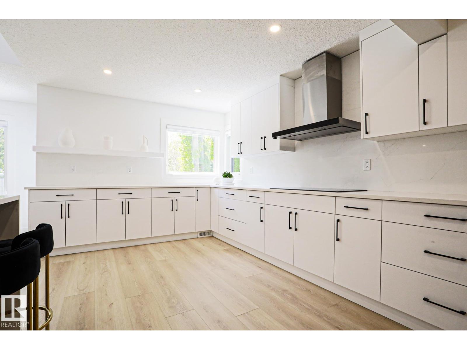 11347 10 AV NW - 5