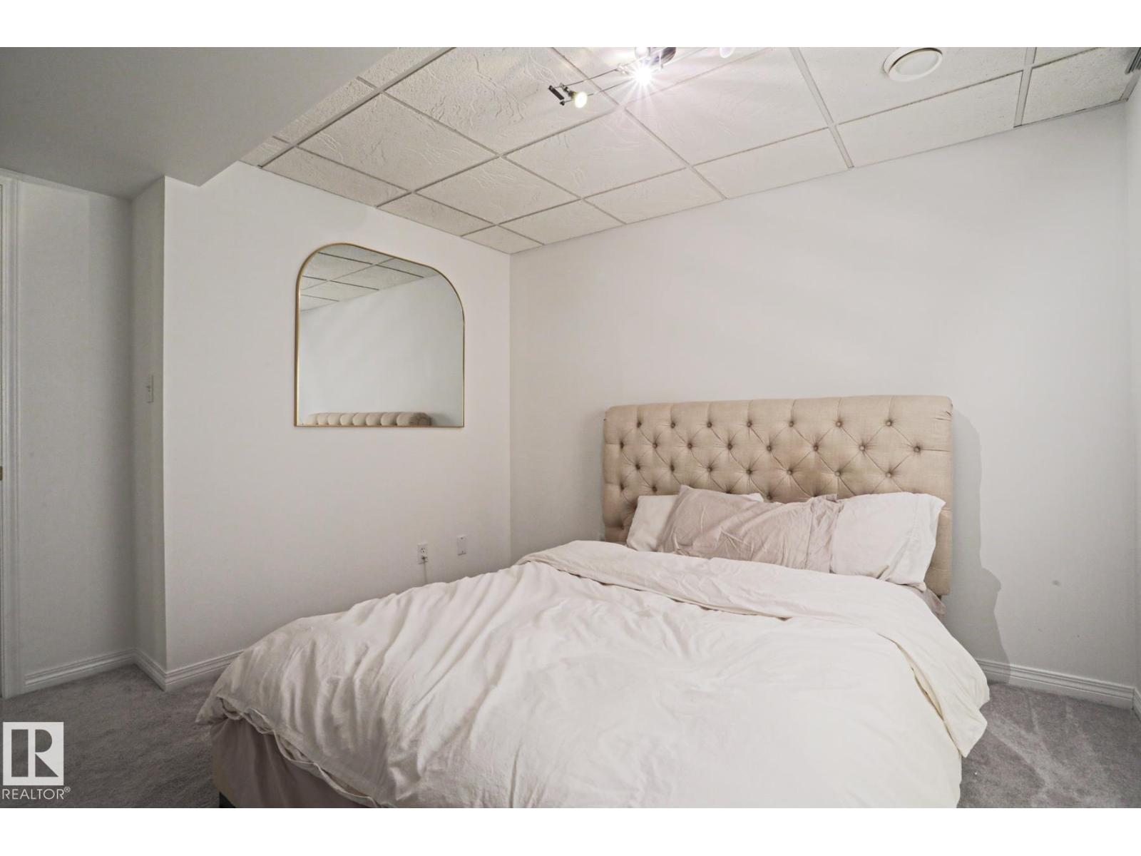 11347 10 AV NW - 35