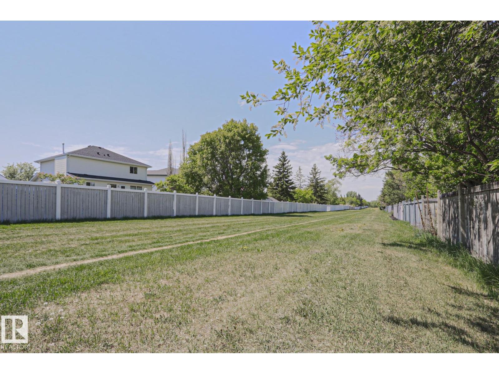 11347 10 AV NW - 37