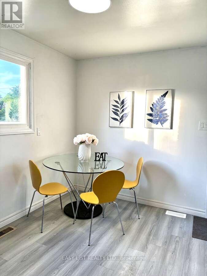 138 TAUNTON ROAD W - 8