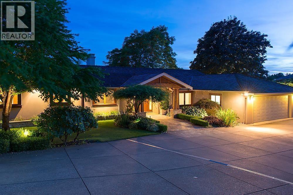 870 KING GEORGES WAY — main photo