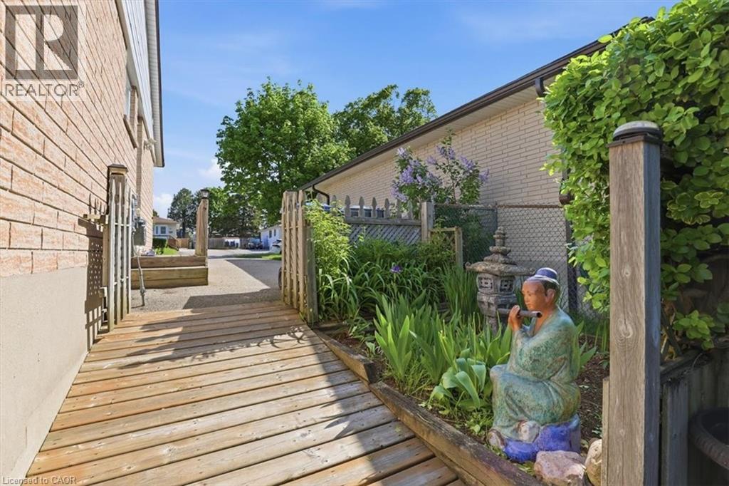 43 MCILWRAITH Crescent - 29