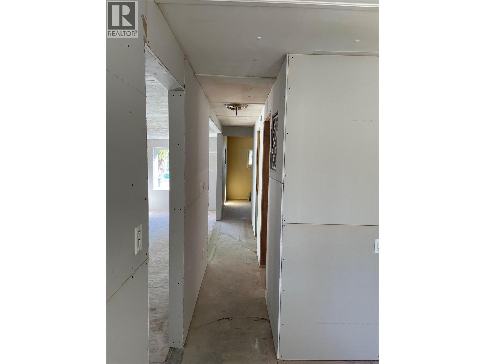 48- 2035 Boucherie Road - 21