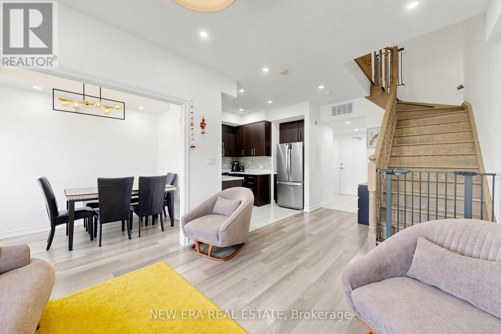 #216 3865 MAJOR MACKENZIE DRIVE W - 3