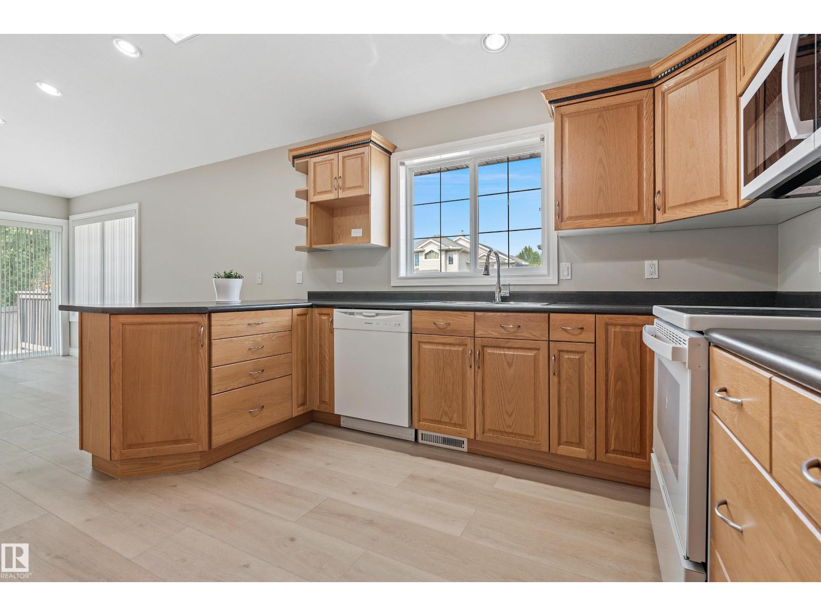 15216 49 ST NW - 21