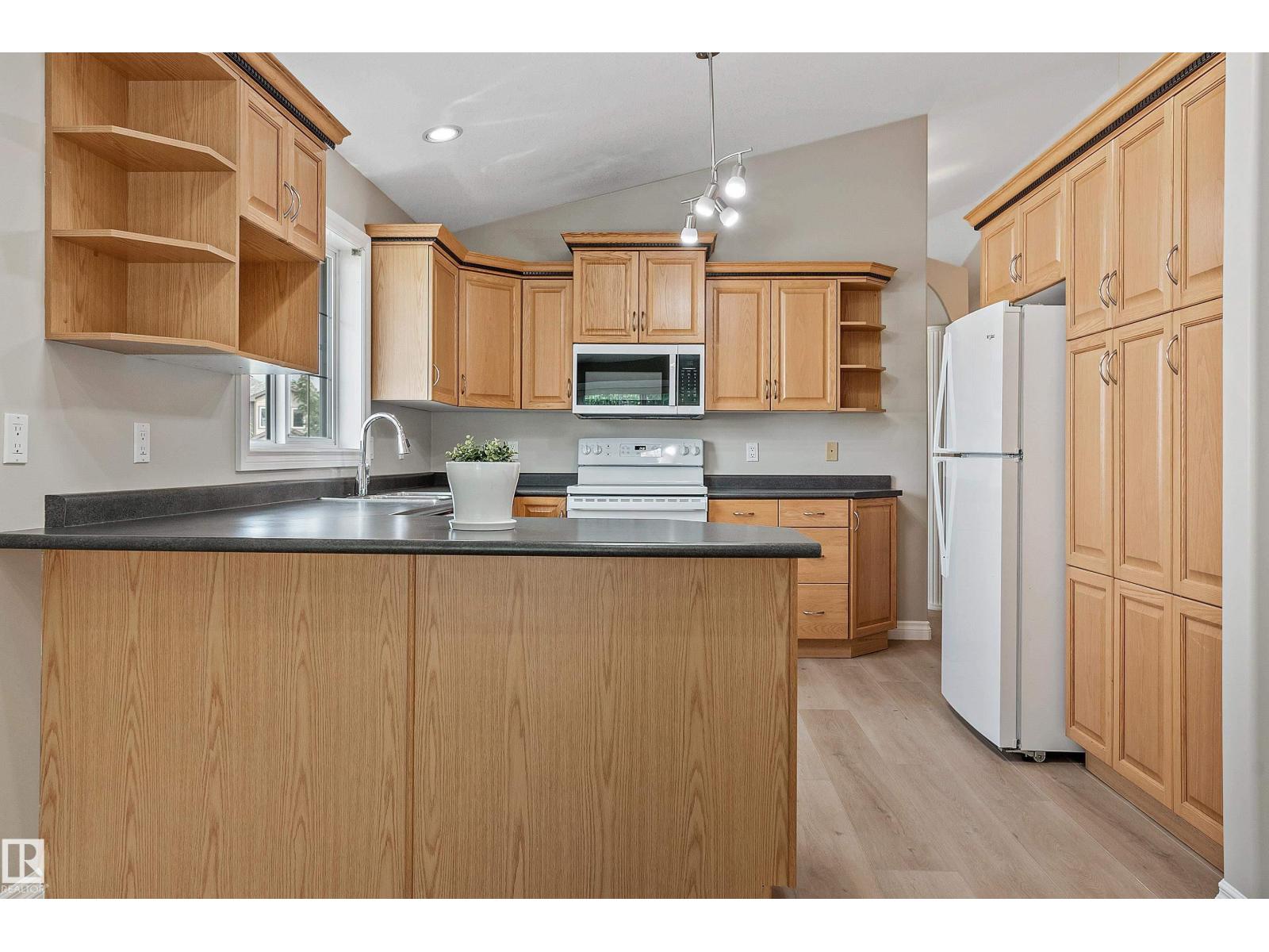 15216 49 ST NW - 22