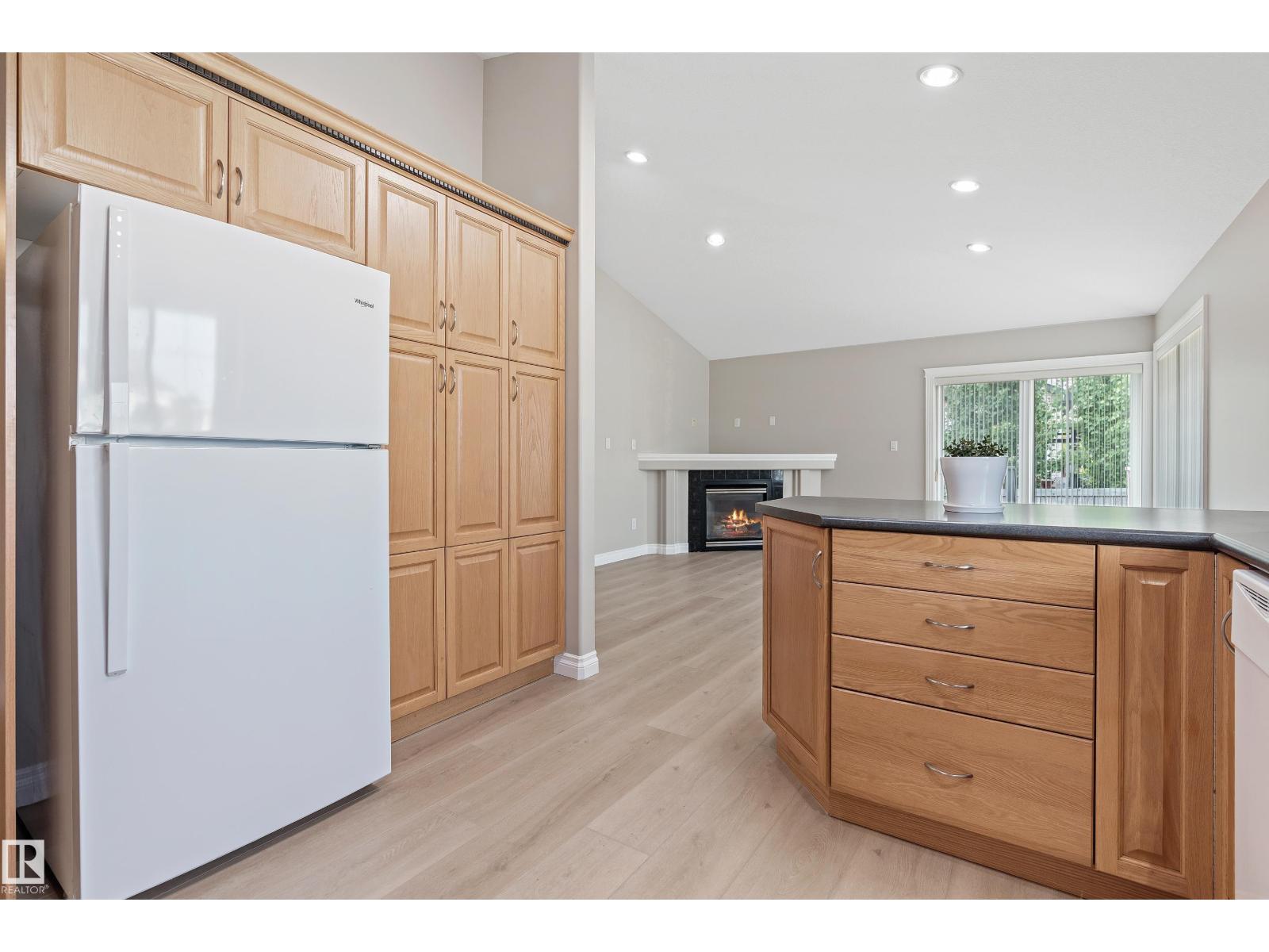 15216 49 ST NW - 23