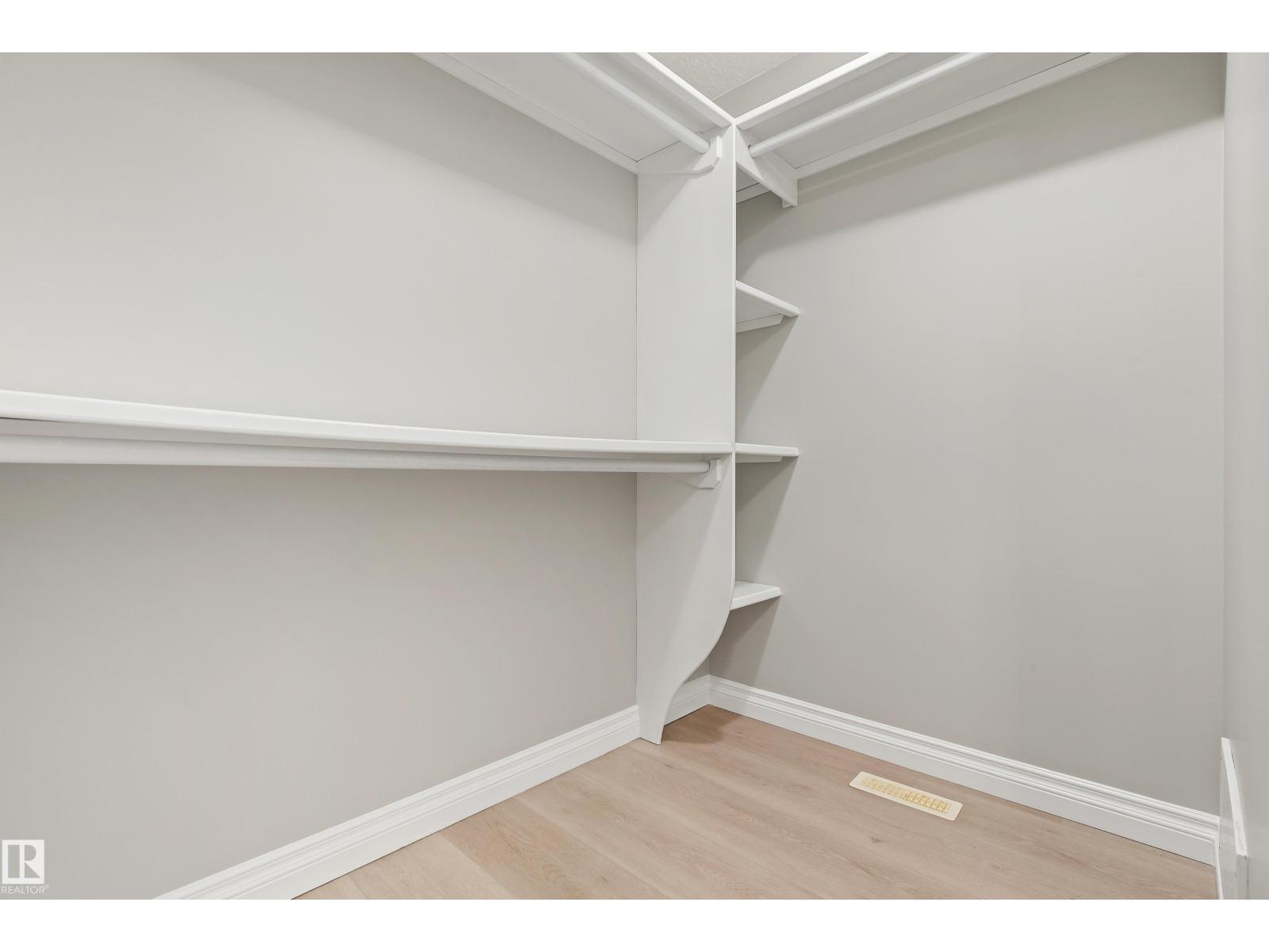 15216 49 ST NW - 32