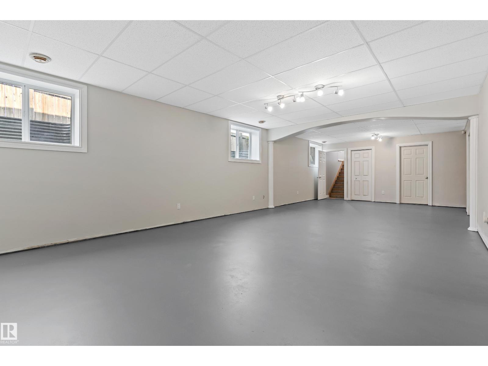 15216 49 ST NW - 49