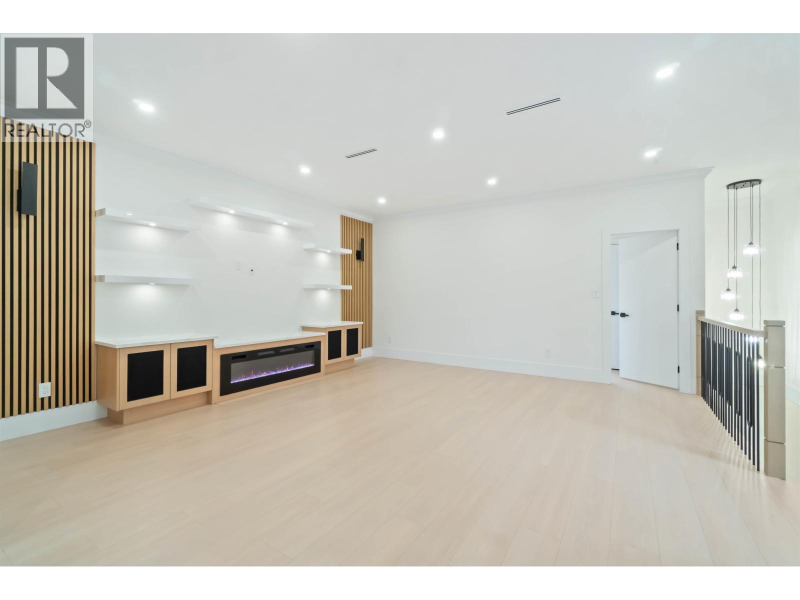 1 6666 WALKER AVENUE, Burnaby