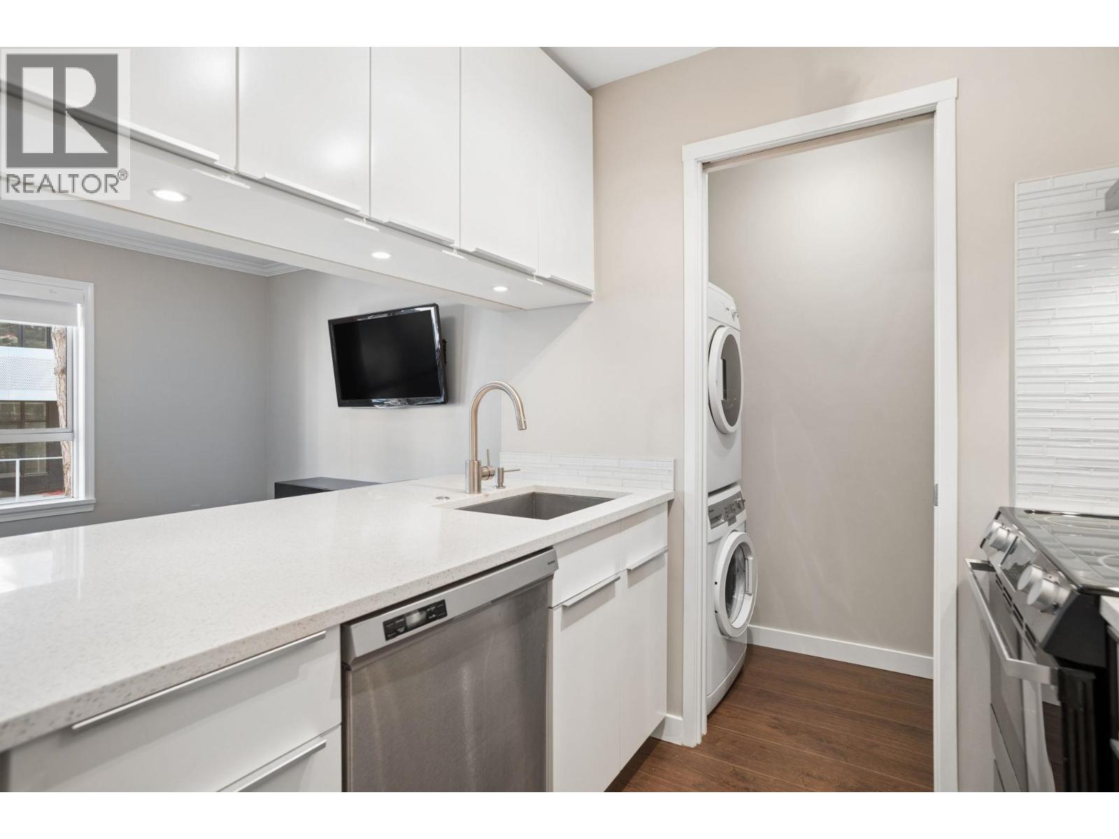 202 555 W 14TH AVENUE, Vancouver