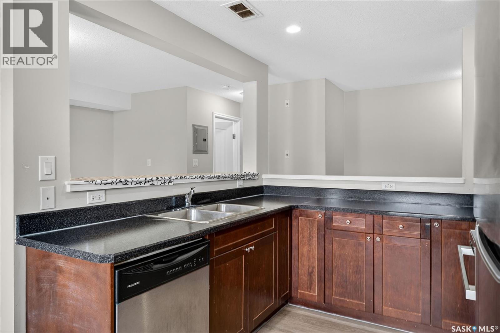 #109 515 28th STREET E - 12