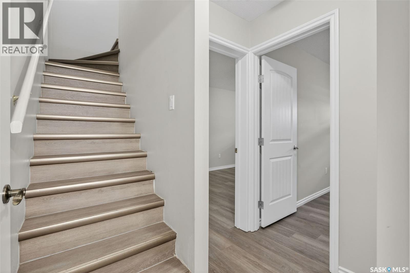 #109 515 28th STREET E - 17