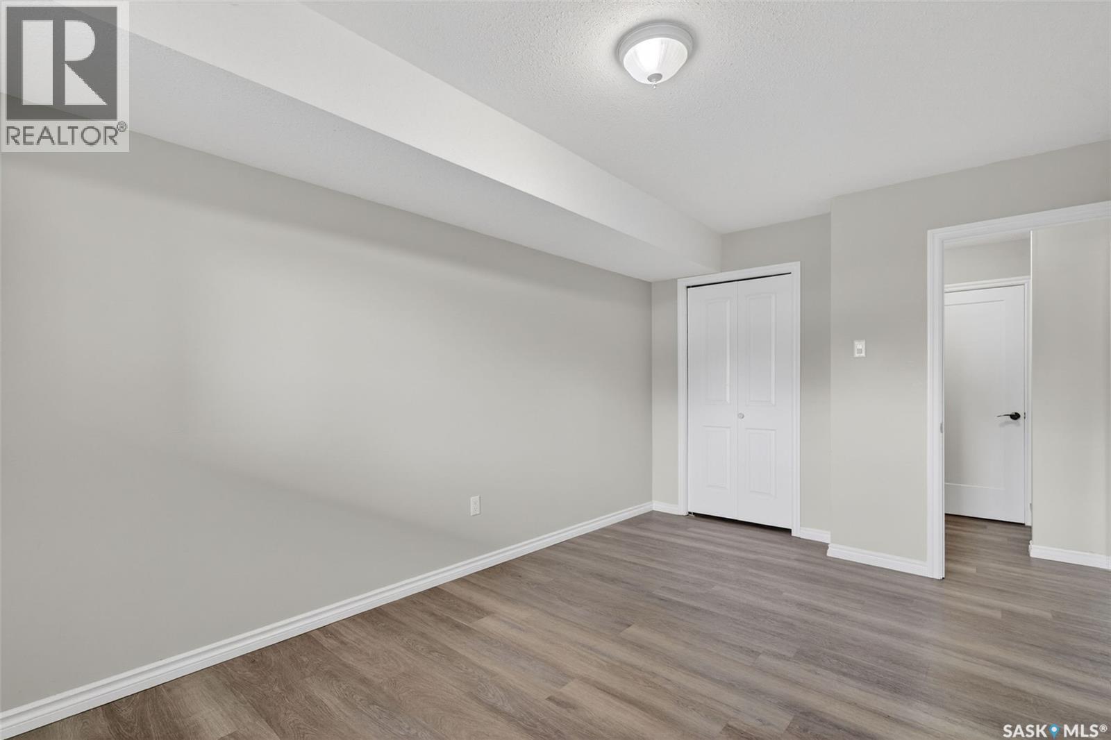 #109 515 28th STREET E - 22