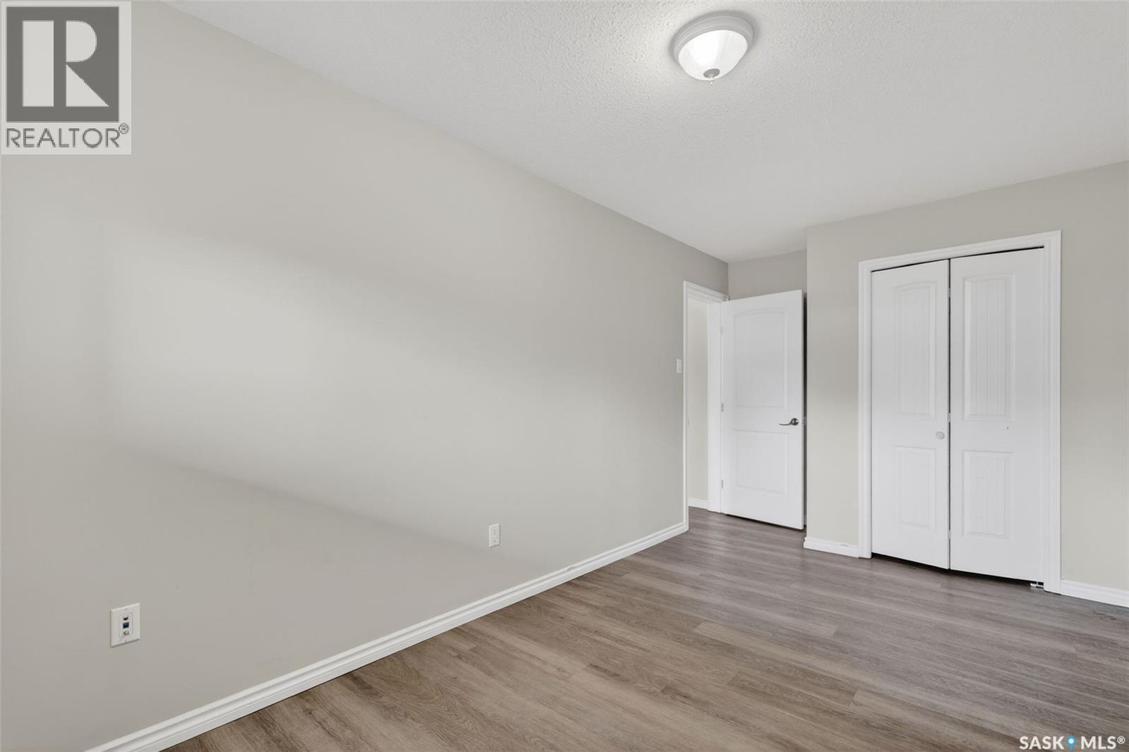 #109 515 28th STREET E - 24