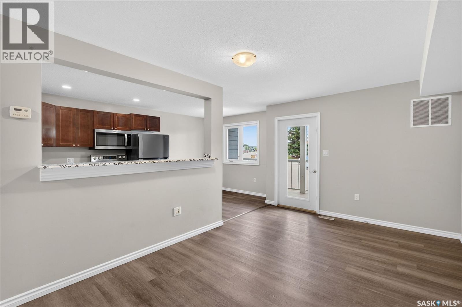 #109 515 28th STREET E - 5