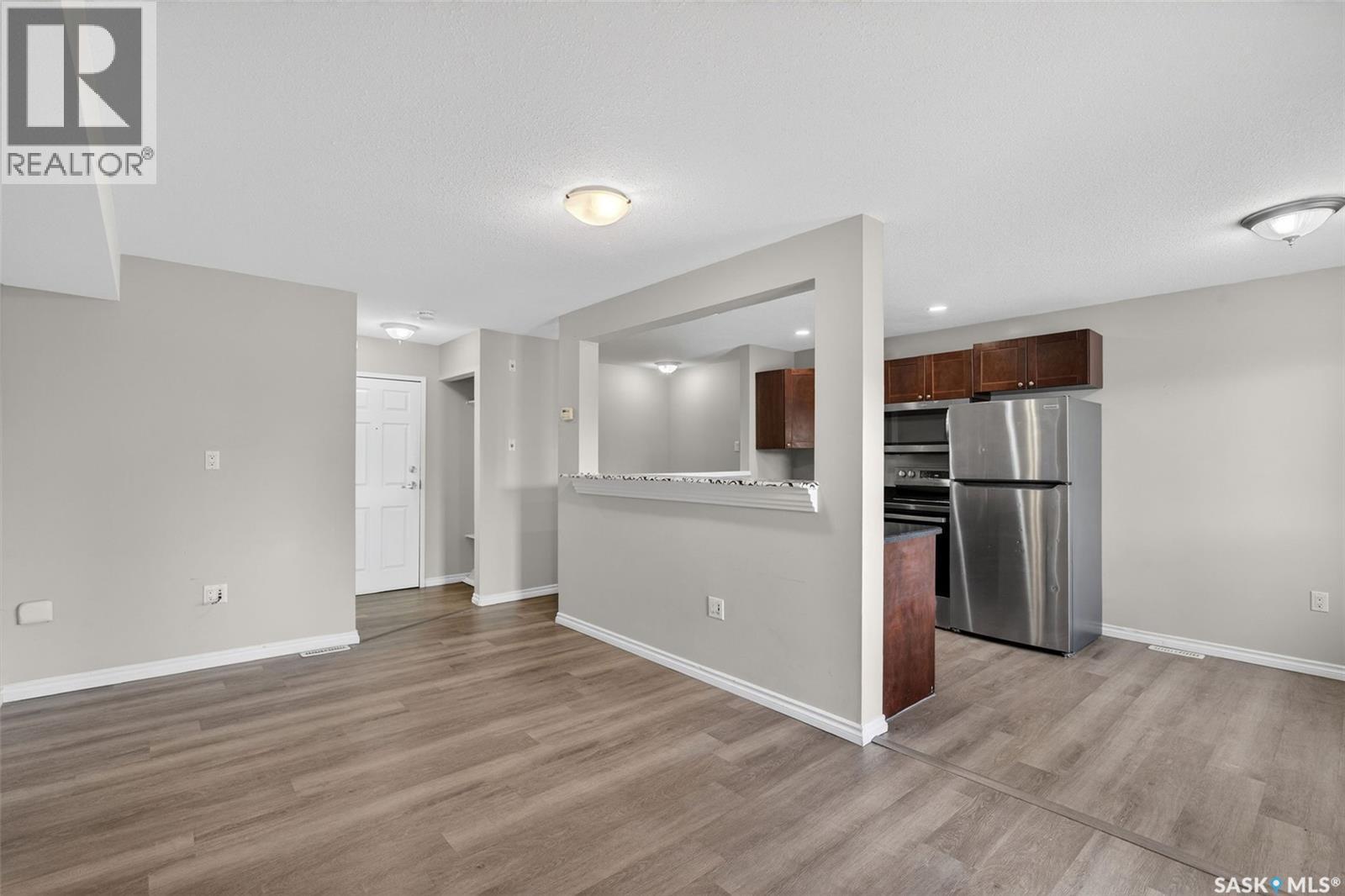 #109 515 28th STREET E - 6