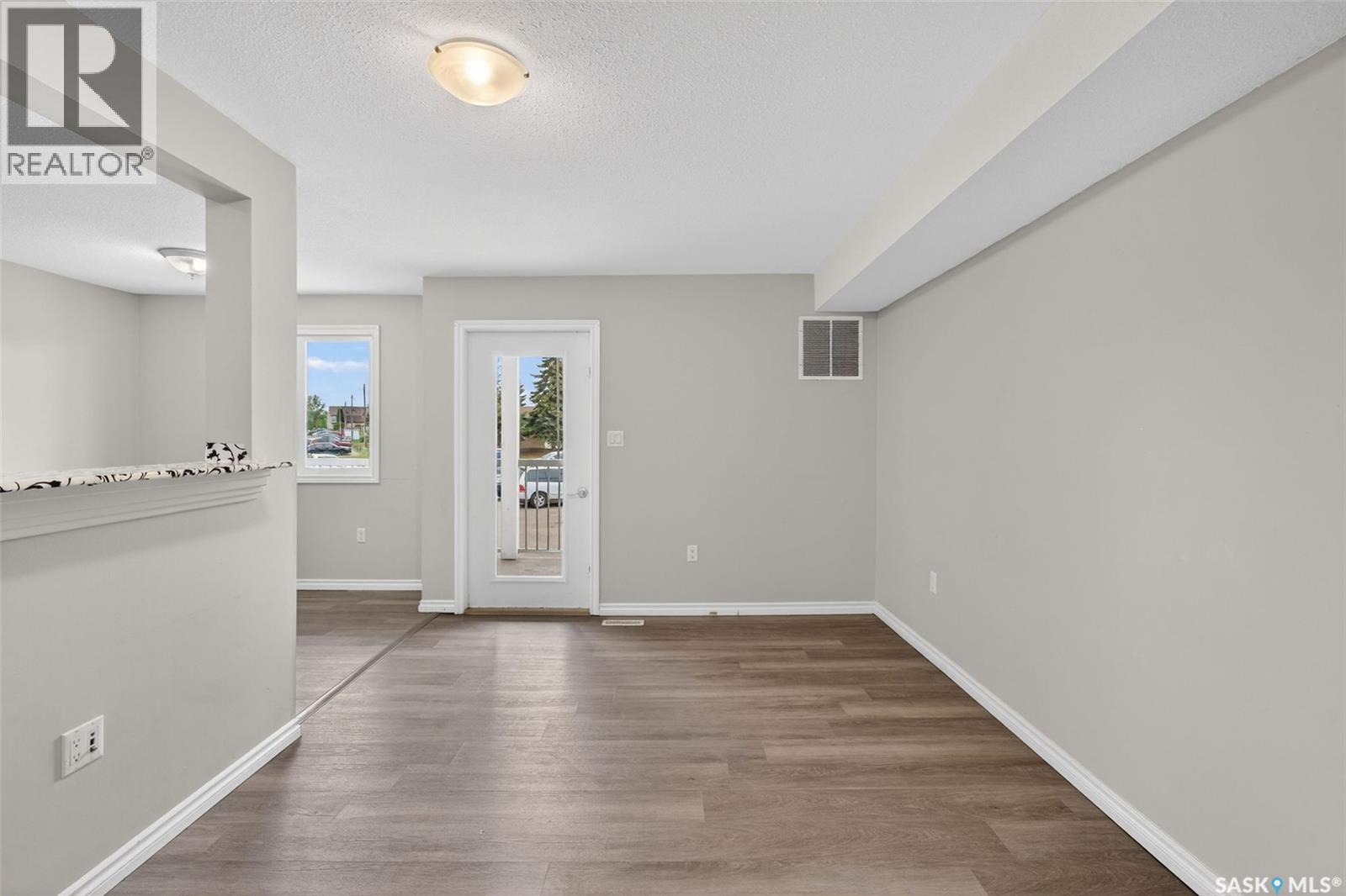 #109 515 28th STREET E - 8