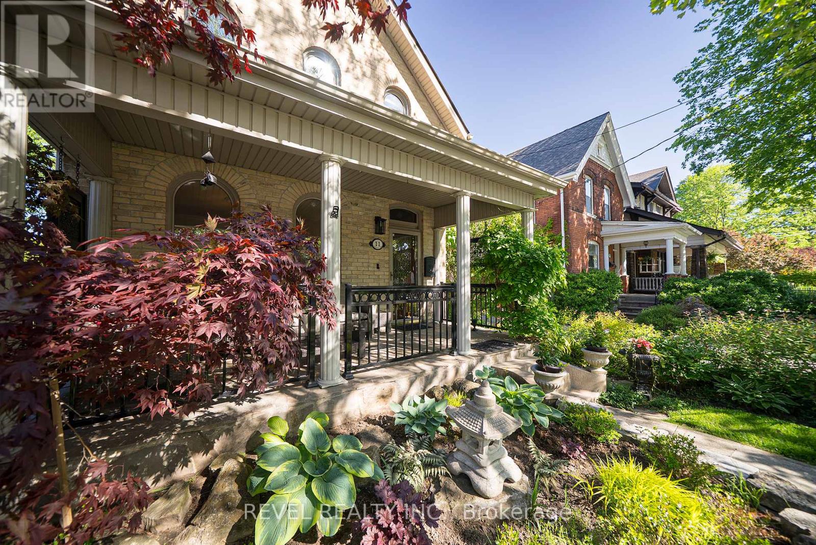3-bedroom home for sale at 11 CHESTNUT AVENUE, Brantford ON · photo 3 of 51