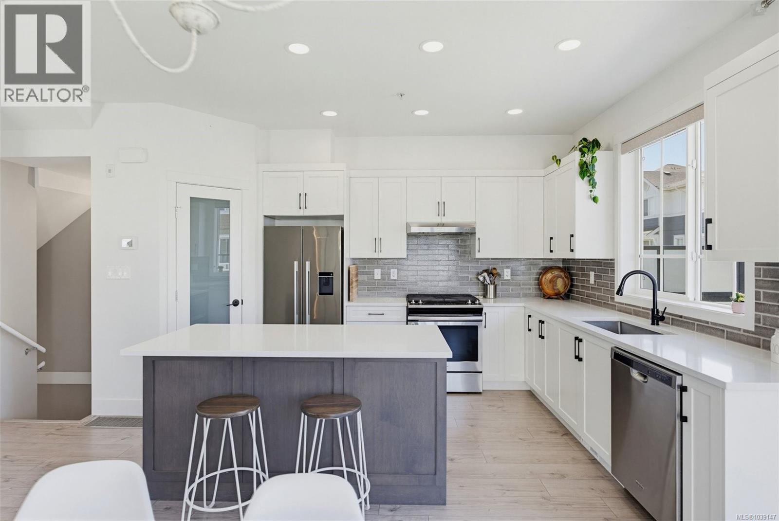 #25 370 Latoria Blvd - 9