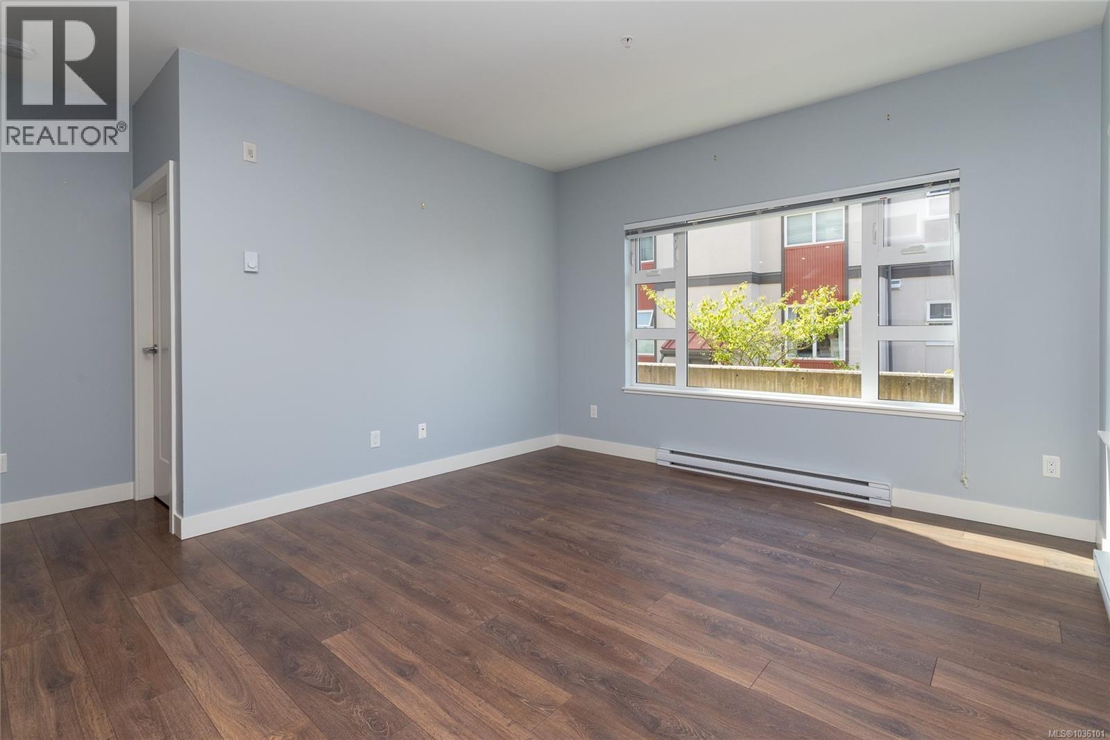 #102 3333 Glasgow Ave - 18