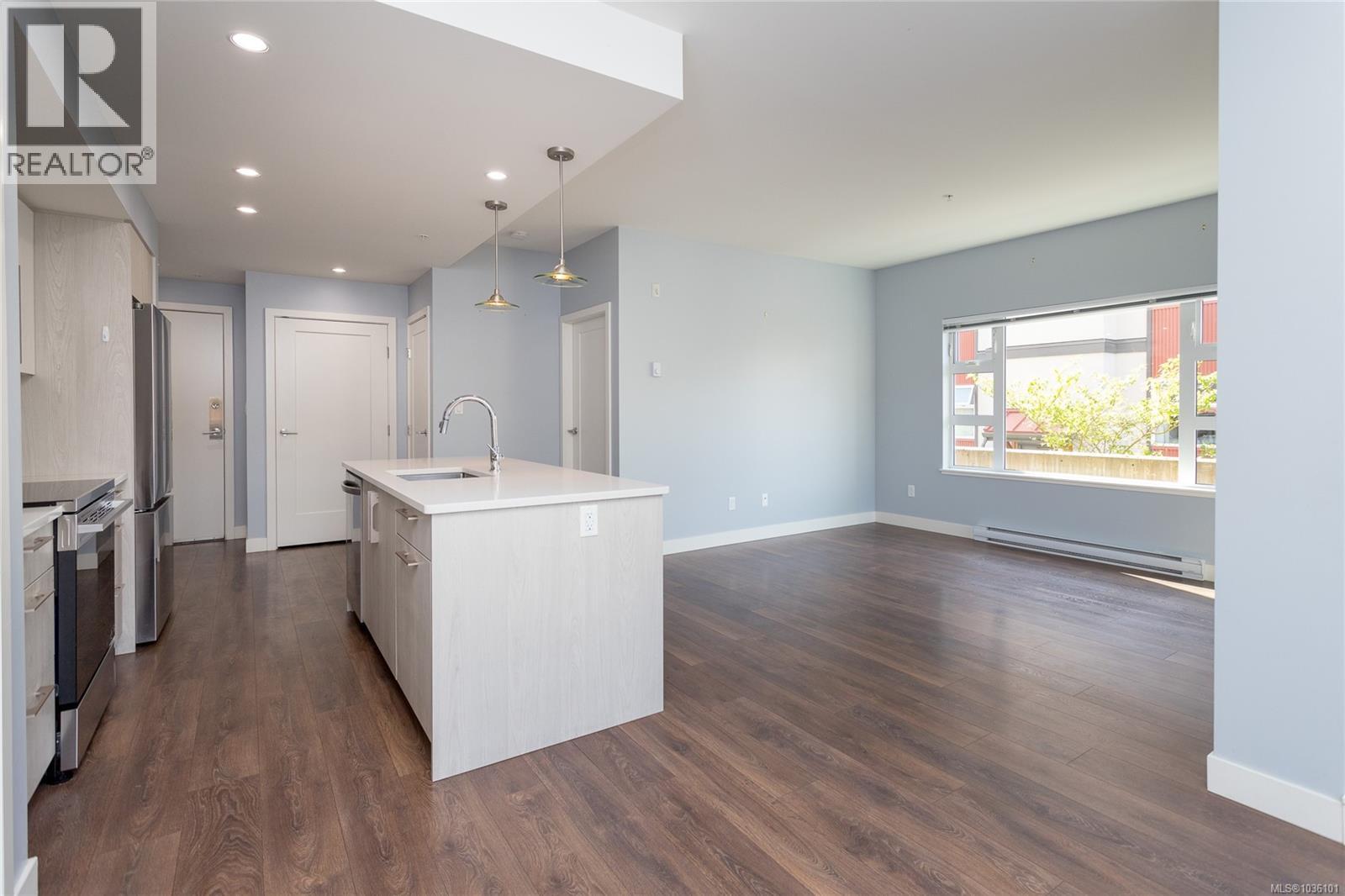 102 3333 Glasgow Avenue, Saanich